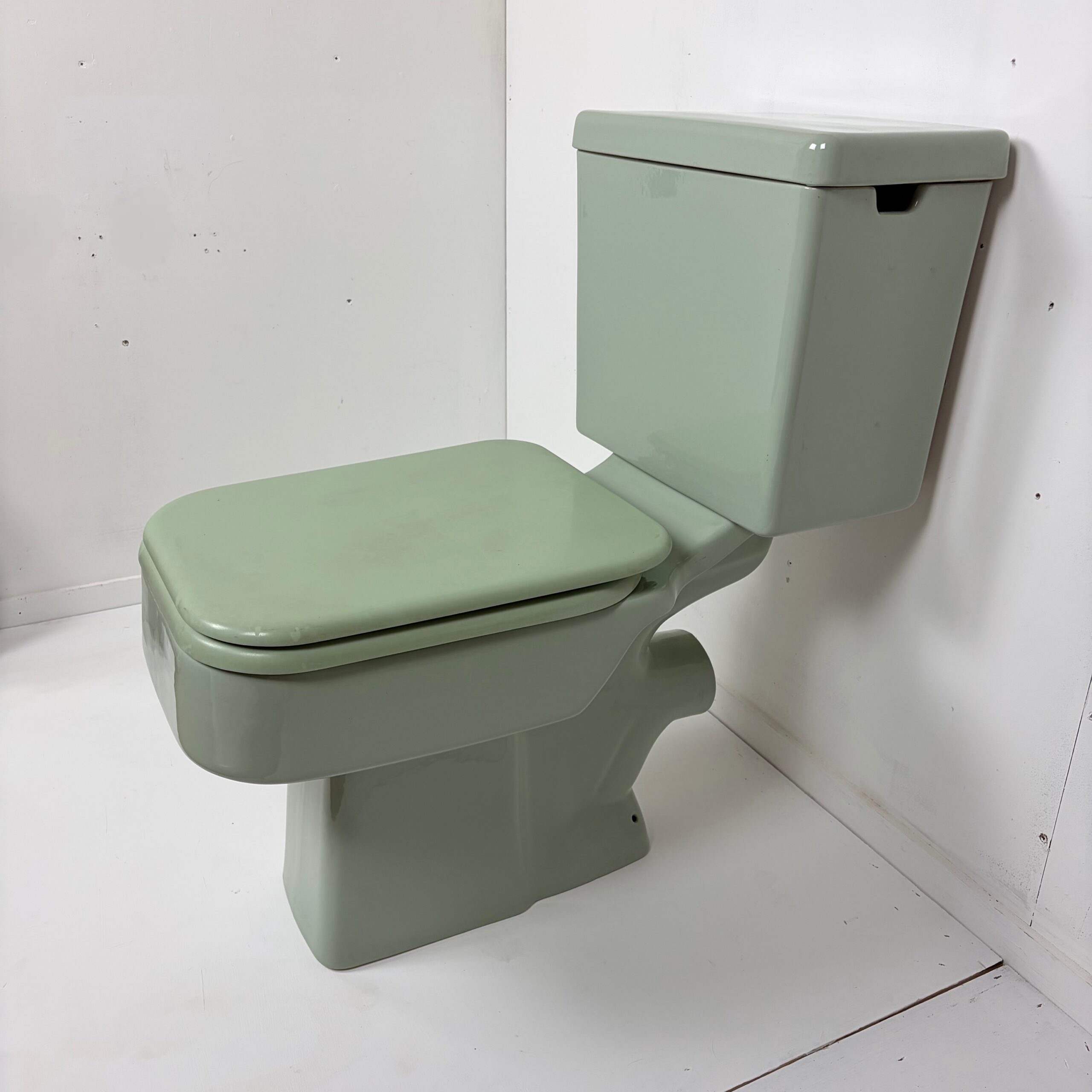 Retro Square Shires Toilet in Willow Green - Image 2