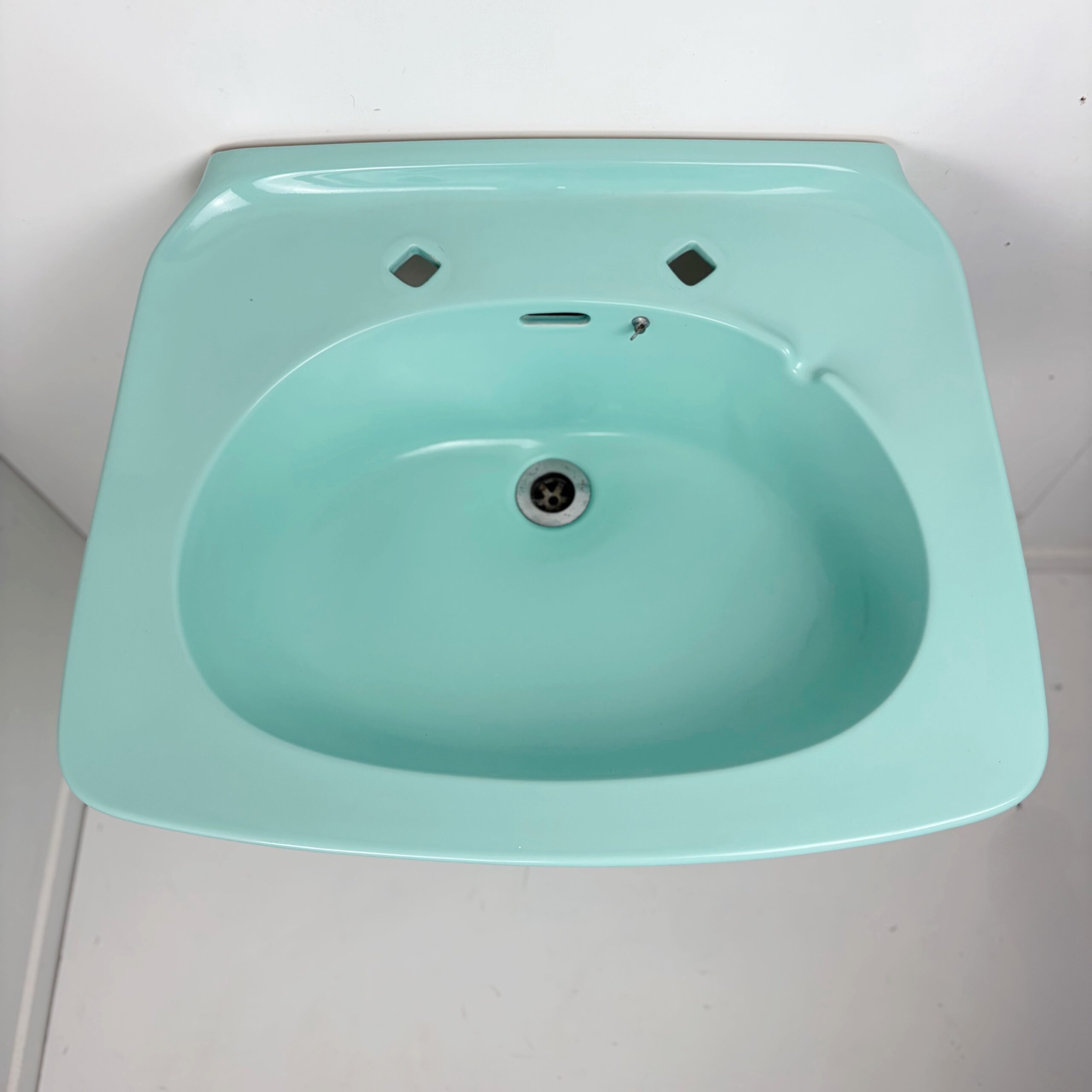 Johnson Bros Turquoise Pedestal Sink - Image 3