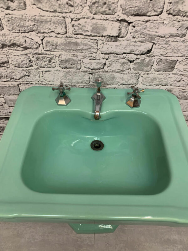 Art Deco "Standard" Sussex Basin and Pedestal in Turquoise from Sanitary Salvage in Evesham