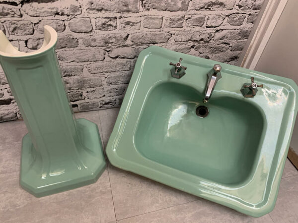 Art Deco "Standard" Sussex Basin and Pedestal in Turquoise from Sanitary Salvage in Evesham