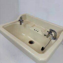 Alternative view of Ivory Vintage Washbasin with Supataps