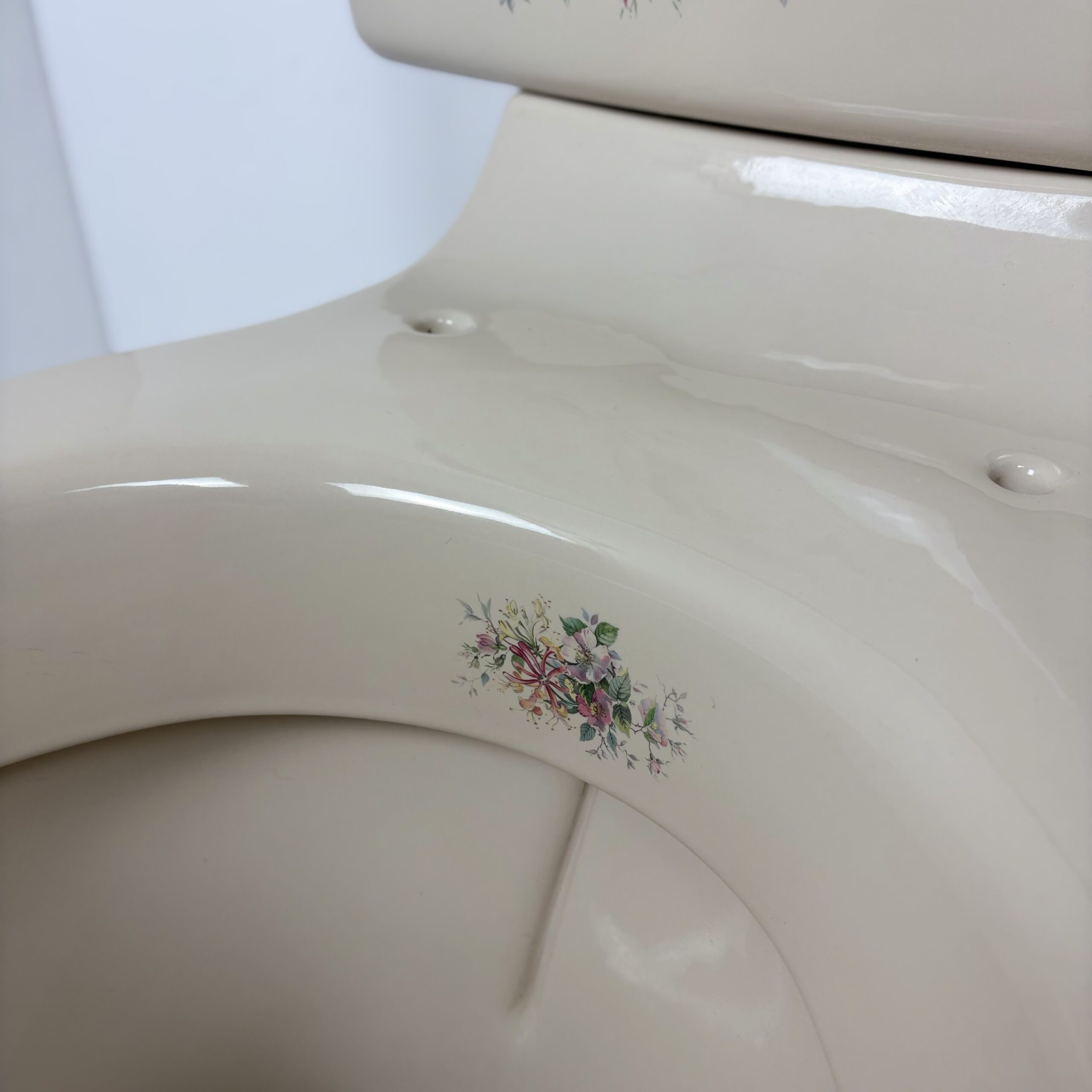 Floral Champagne Traditional Close Coupled Toilet - Image 4
