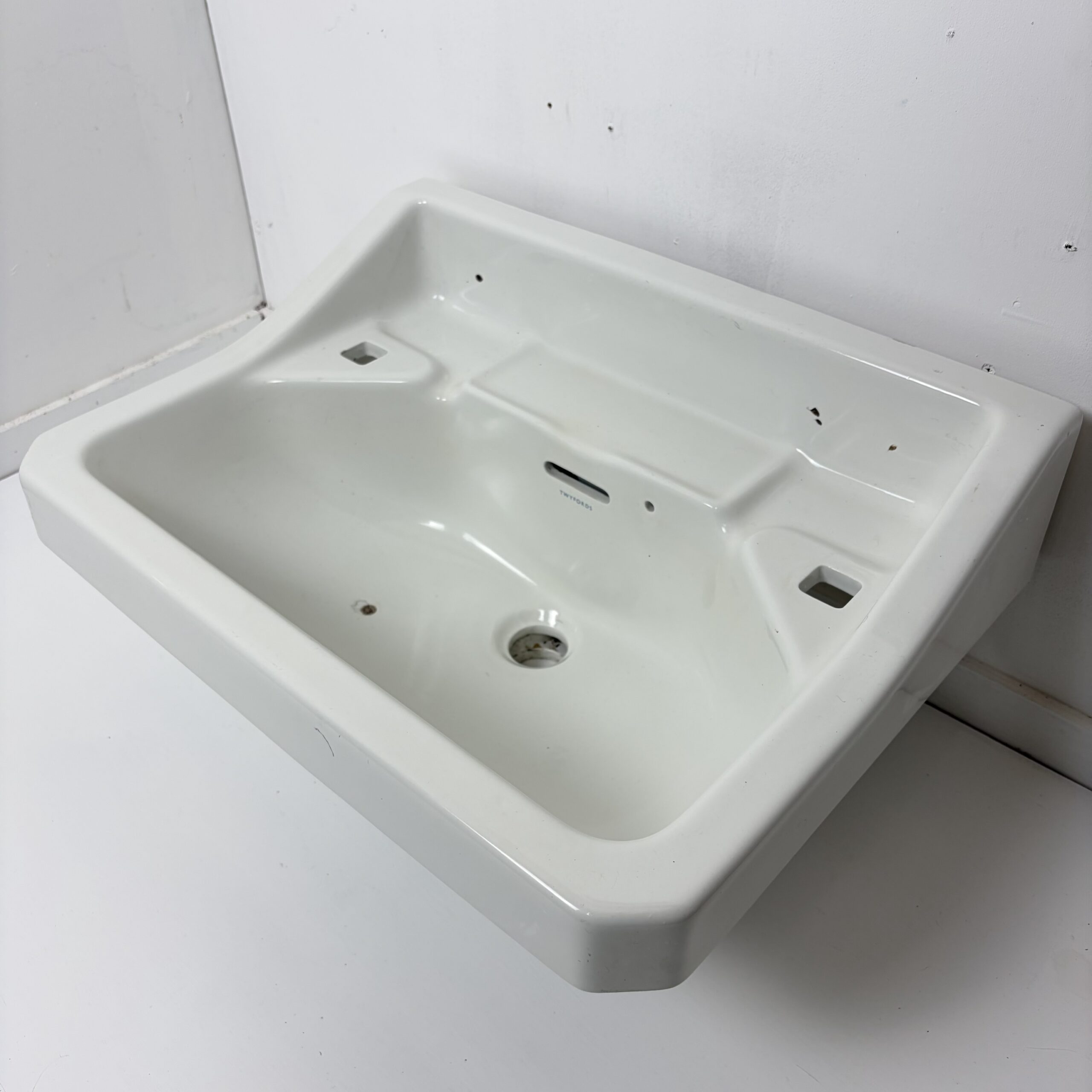 Vintage Twyfords Cut Corner Basin - Image 2