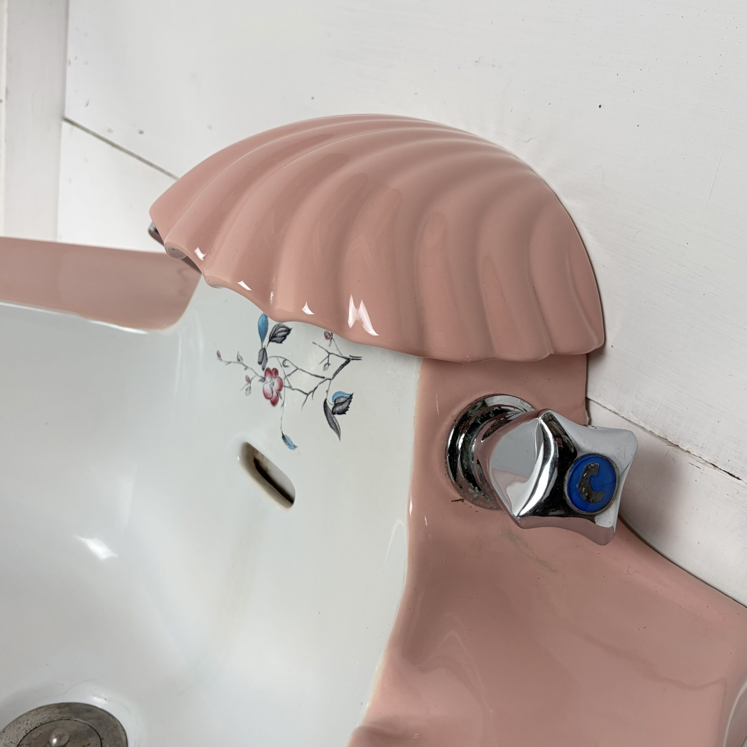 Pink Shell Swanlyne Basin by Johnson Bros c.1962 - Image 4