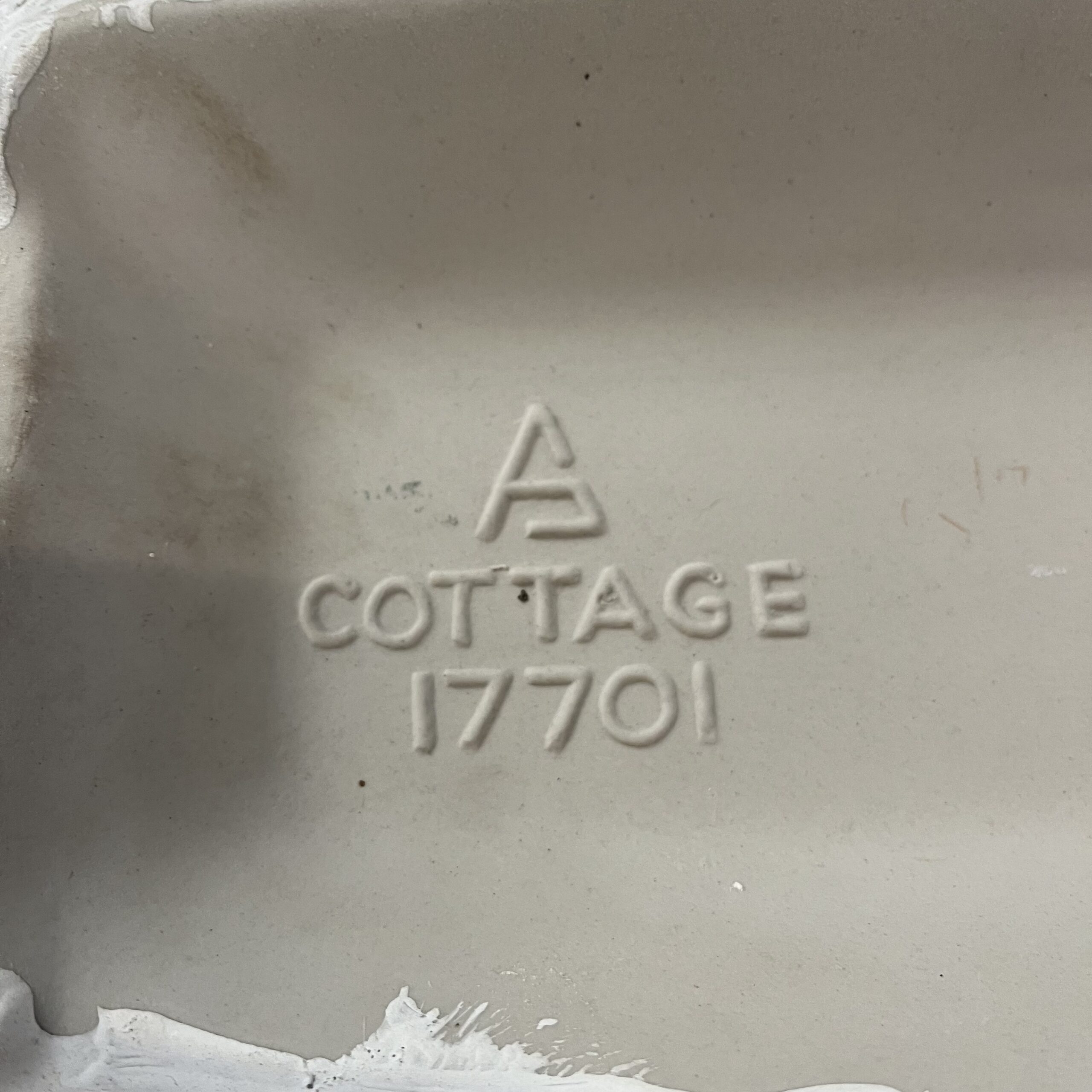 Armitage Shanks Cottage Cistern Lid in Champagne - Image 2