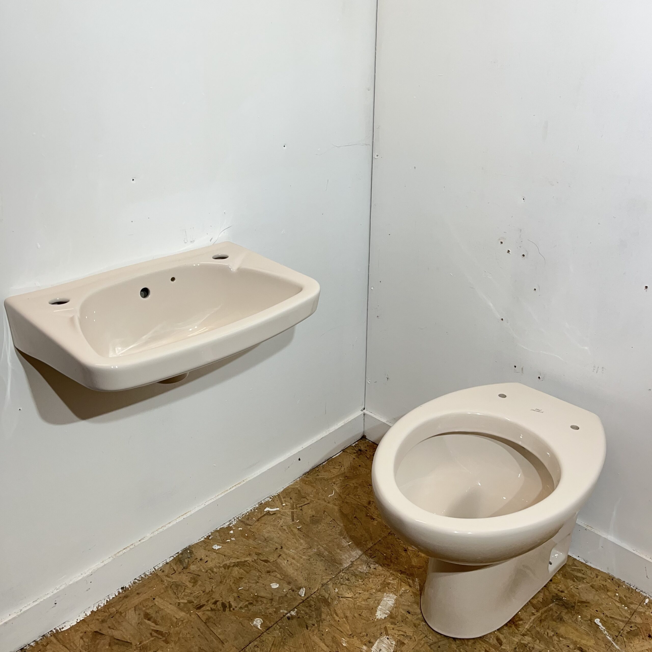 Ideal Standard Toilet & Basin Cloakroom Set in Whisper Peach - Image 2