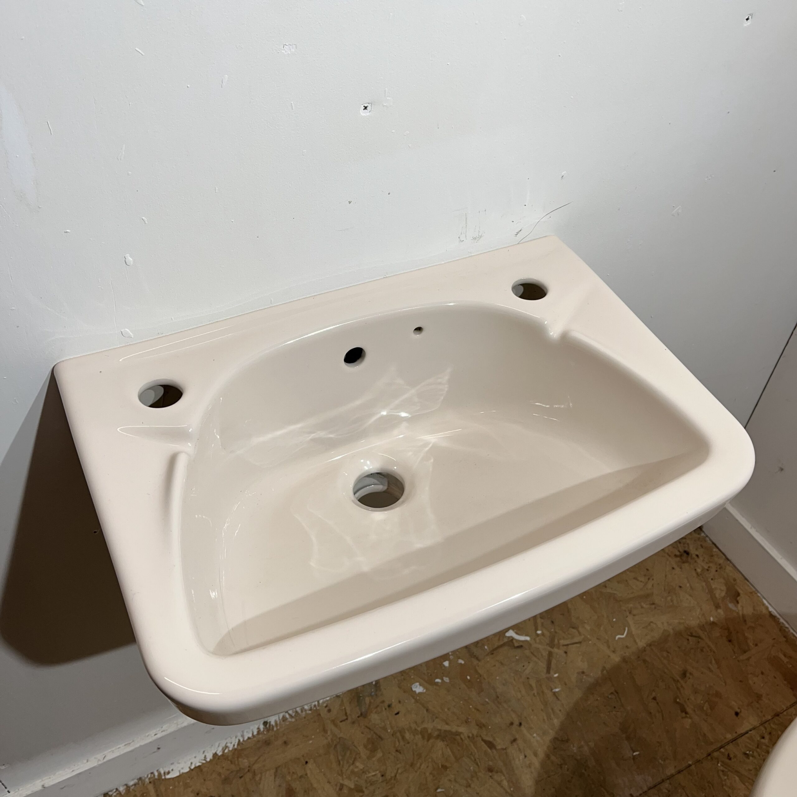 Ideal Standard Toilet & Basin Cloakroom Set in Whisper Peach - Image 3