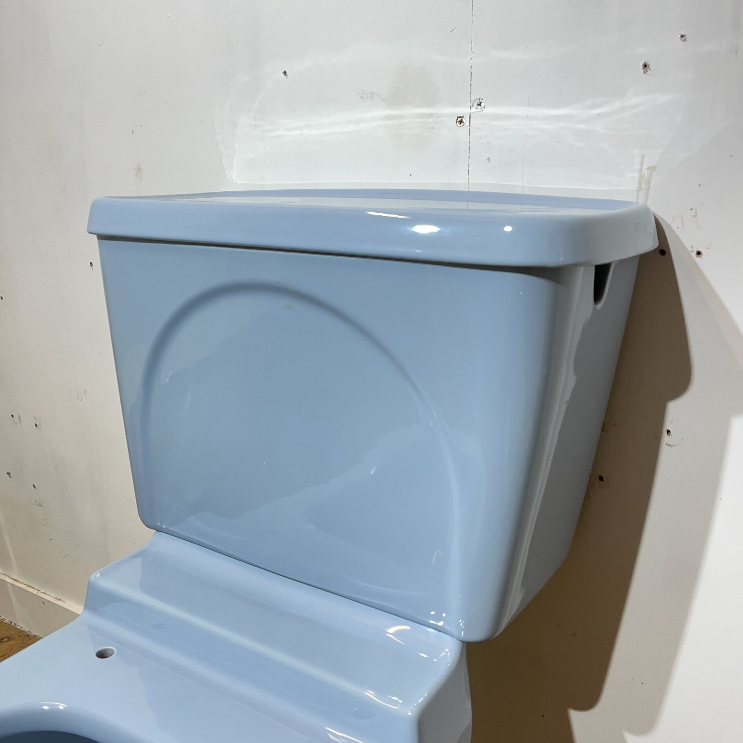Twyfords Venus Close Coupled Toilet in Cornflower Blue - Image 5