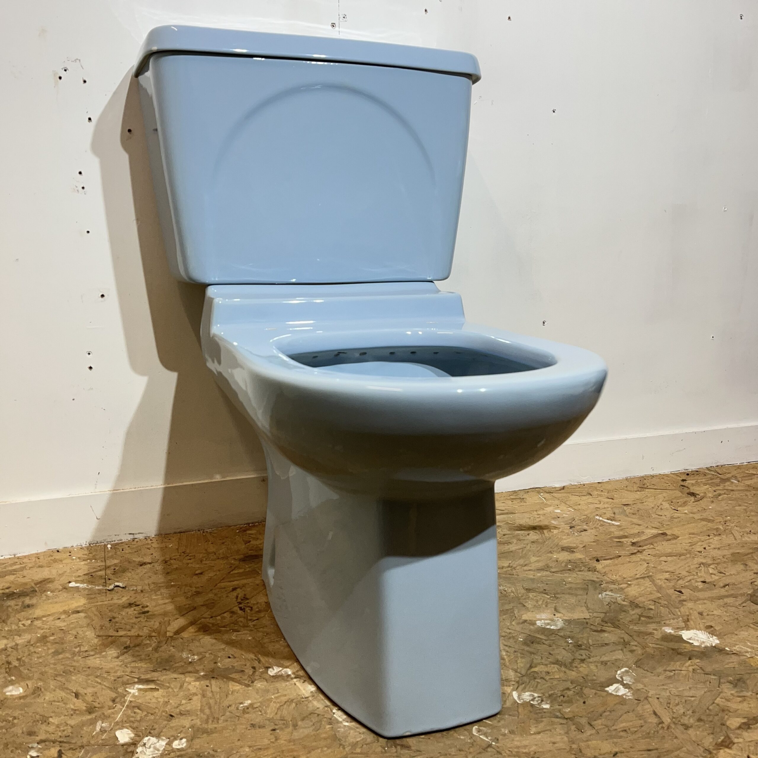 Twyfords Venus Close Coupled Toilet in Cornflower Blue - Image 3