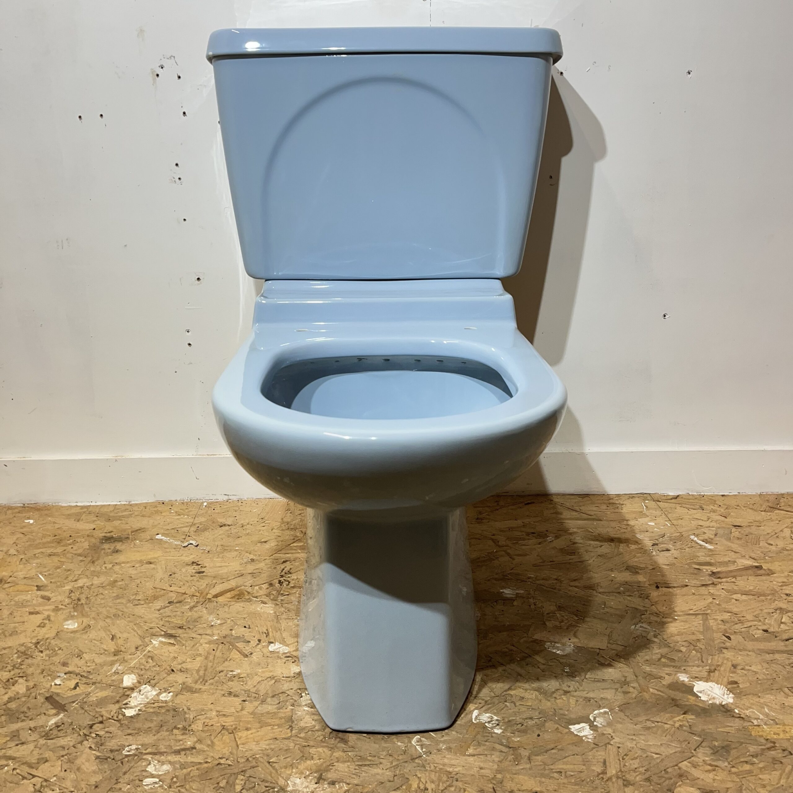 Twyfords Venus Close Coupled Toilet in Cornflower Blue - Image 2