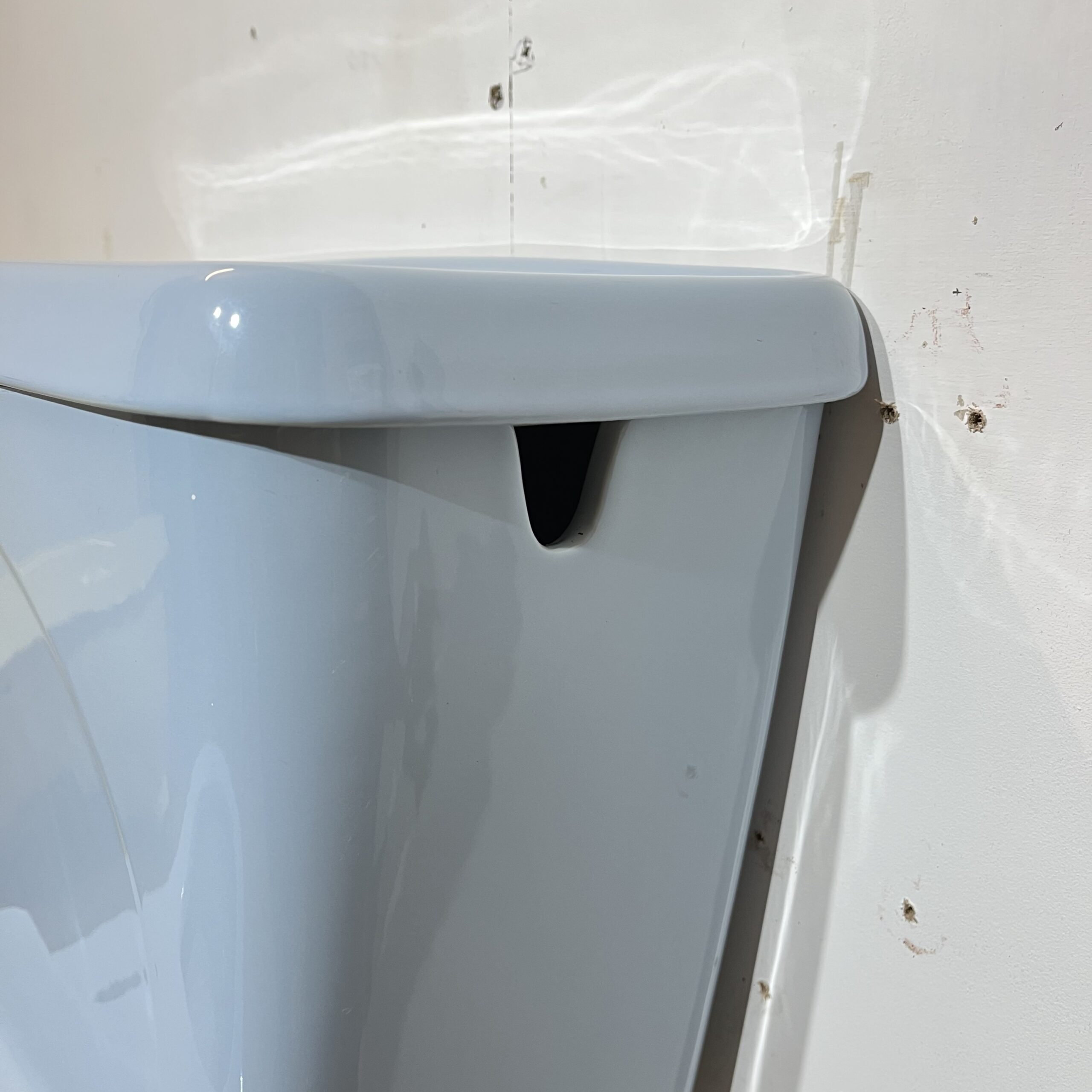 Twyfords Venus Close Coupled Toilet in Cornflower Blue - Image 4