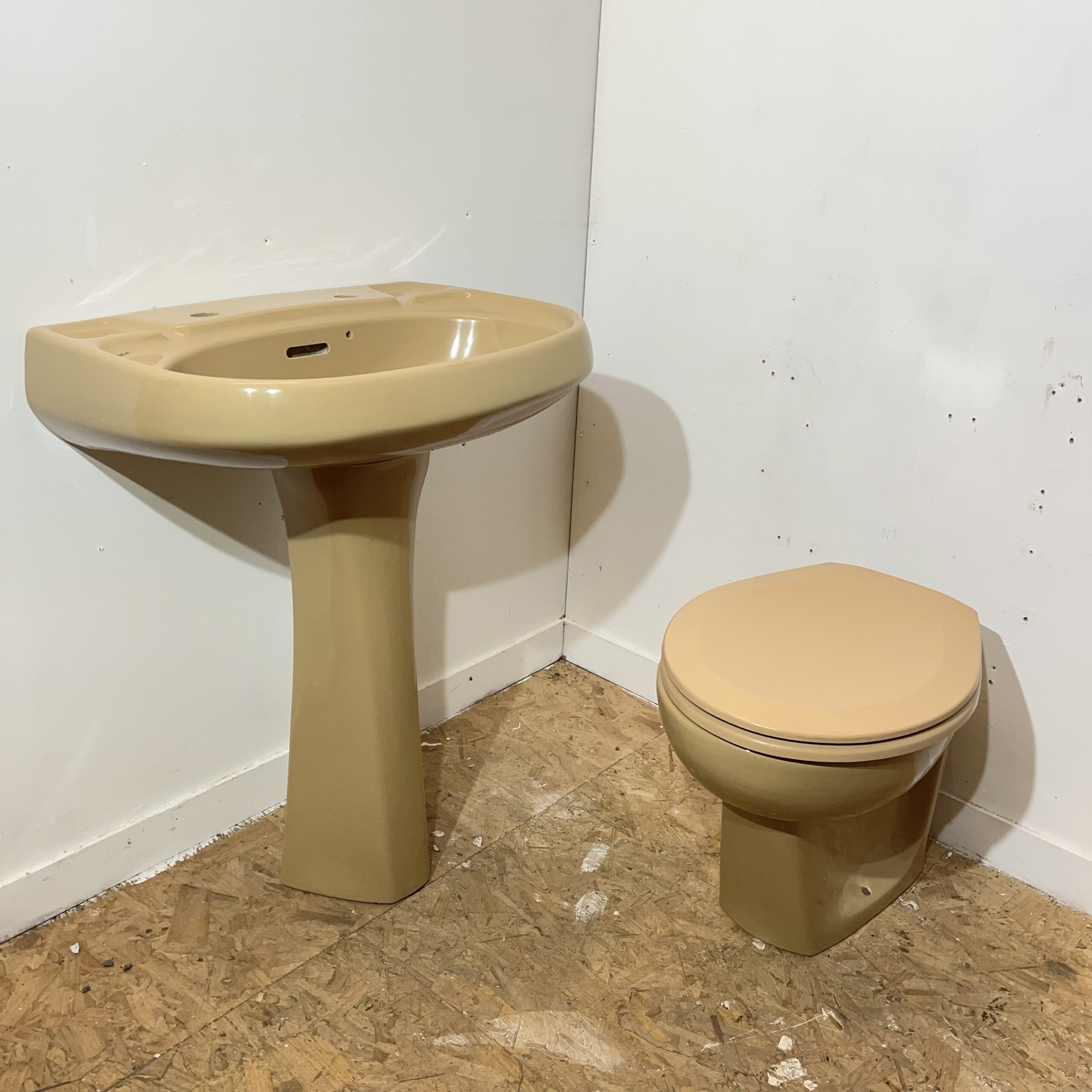 Sandalwood Twyfords Toilet & Sink Cloakroom Suite - Image 2