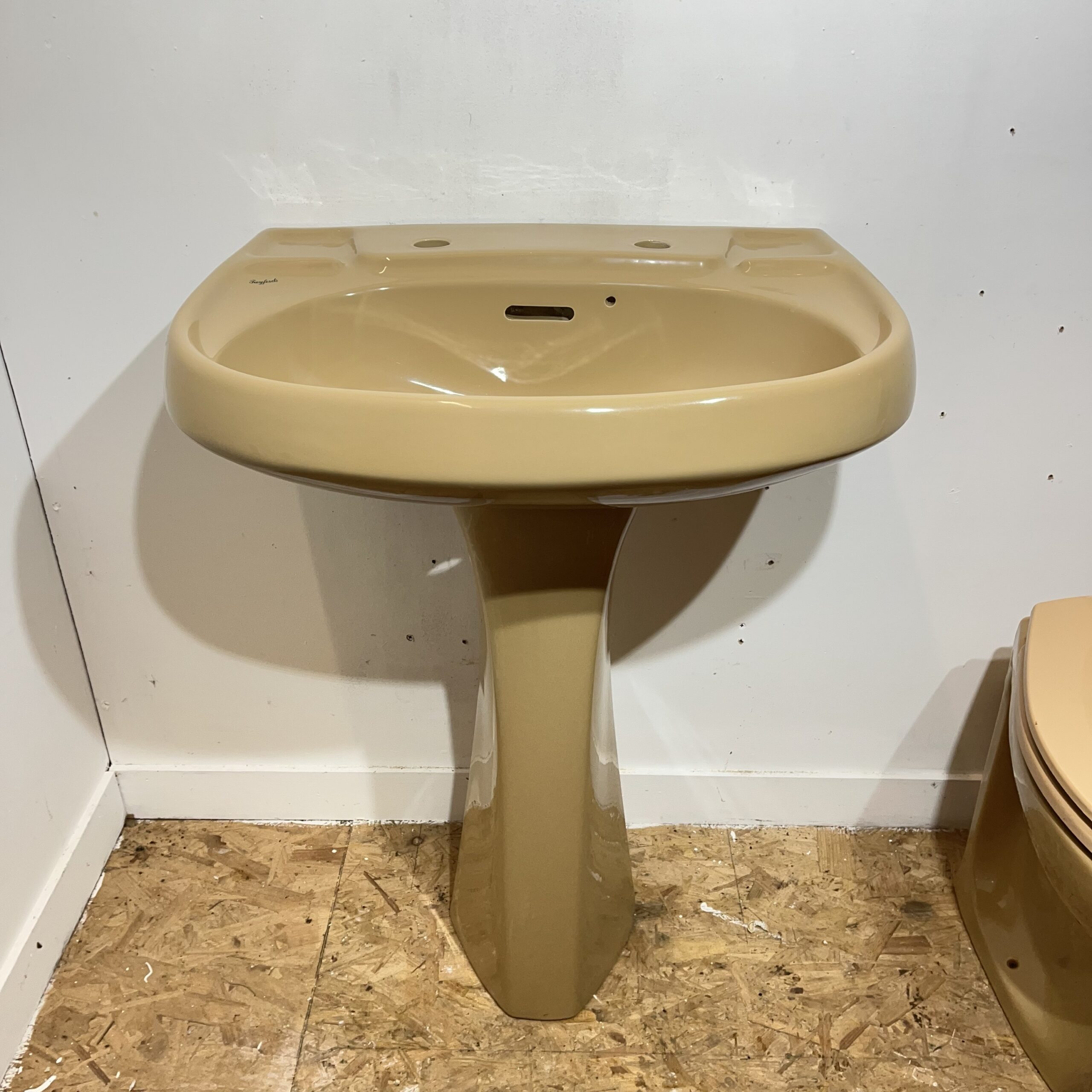 Sandalwood Twyfords Toilet & Sink Cloakroom Suite - Image 3