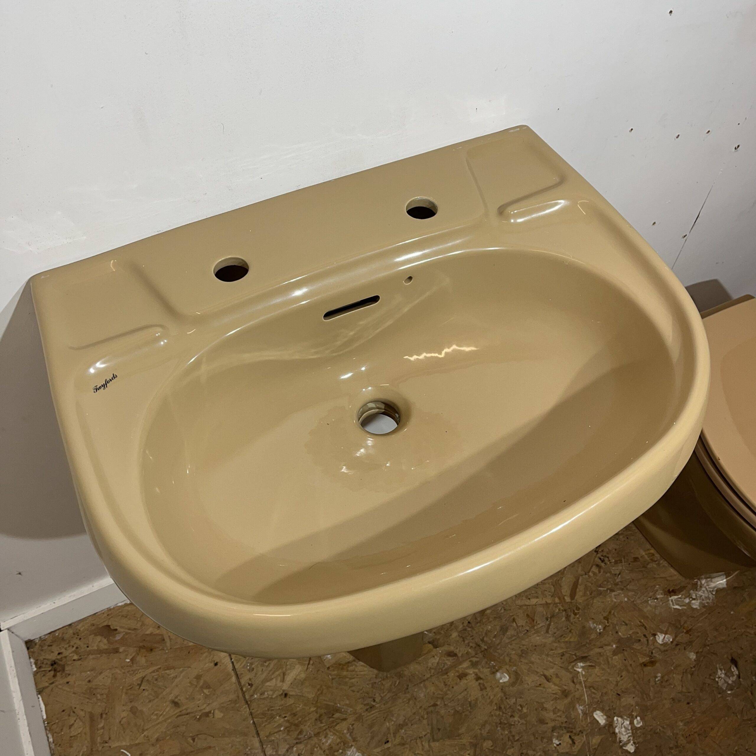 Sandalwood Twyfords Toilet & Sink Cloakroom Suite - Image 4