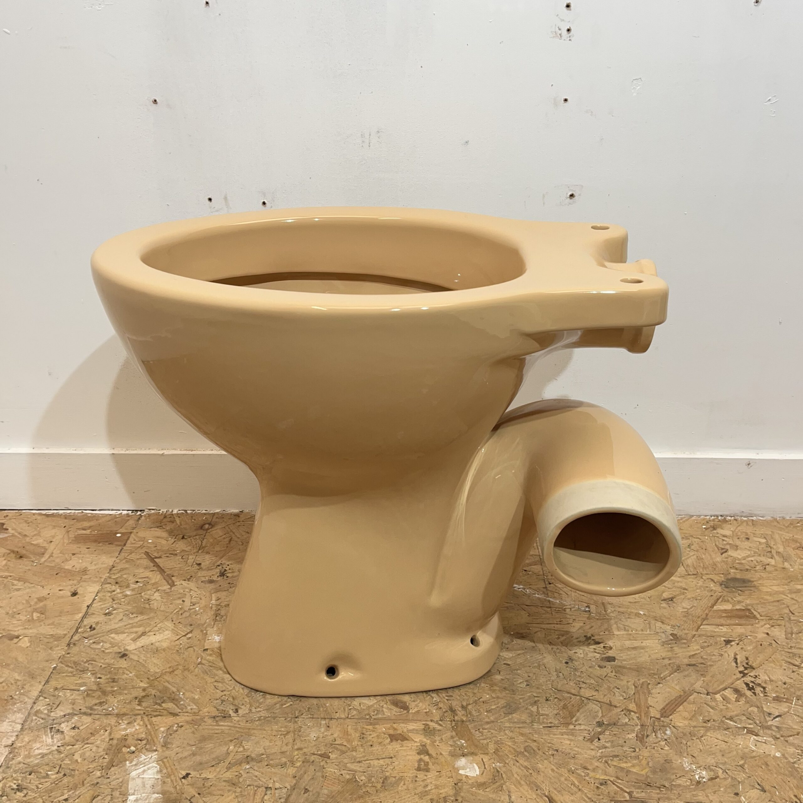 Sun King Low Level Toilet Pan with Right Hand Outlet - Image 4