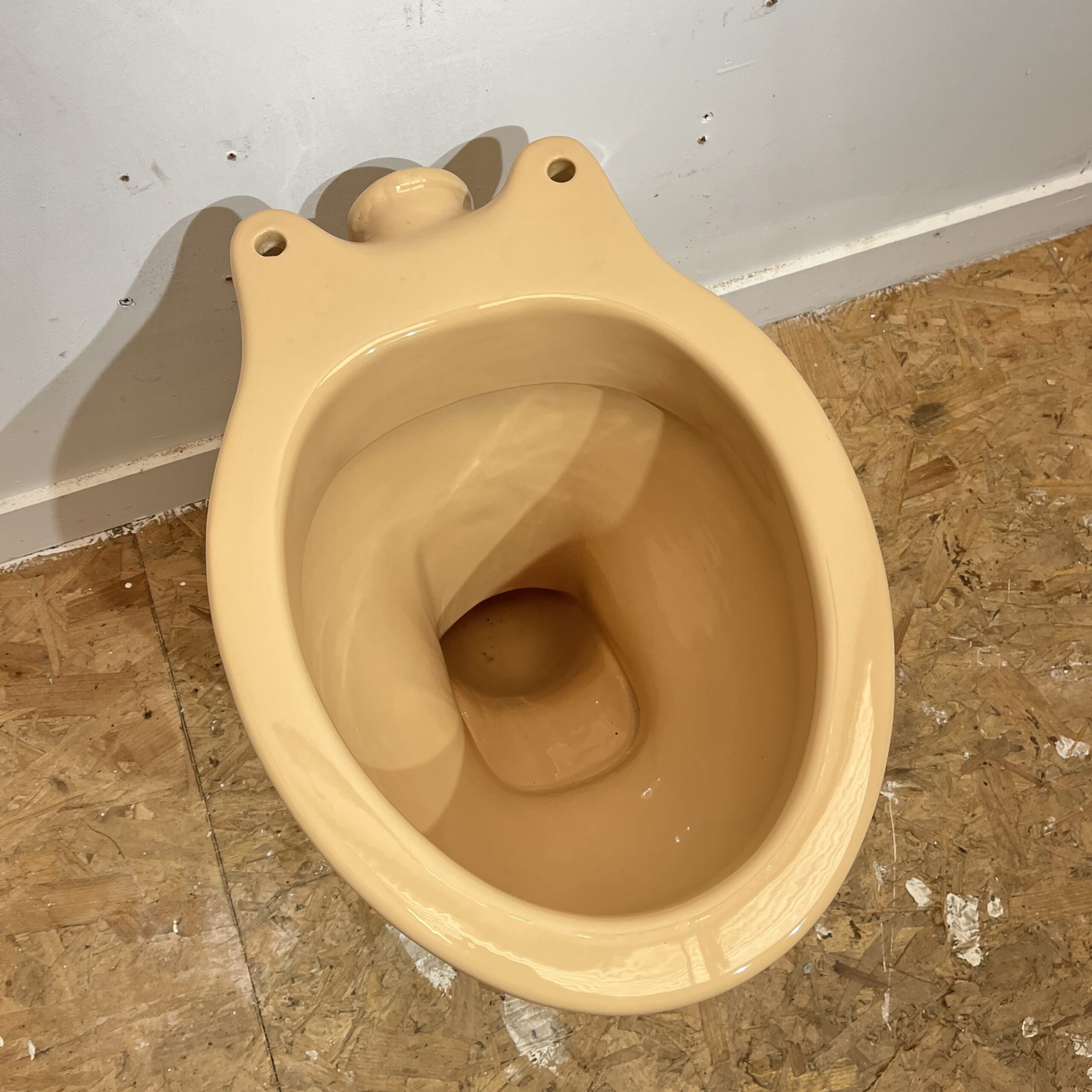 Sun King Low Level Toilet Pan with Right Hand Outlet - Image 3