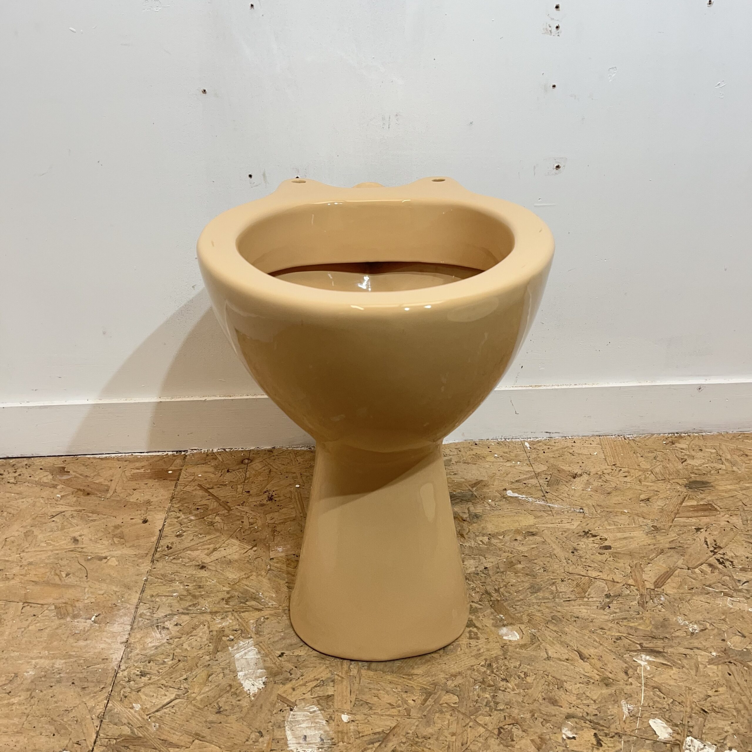 Sun King Low Level Toilet Pan with Right Hand Outlet - Image 2