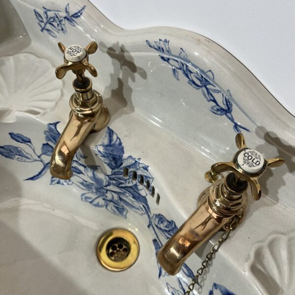 Victorian Floral Blue and White Basin with Brackets and Antique Taps - Image 6
