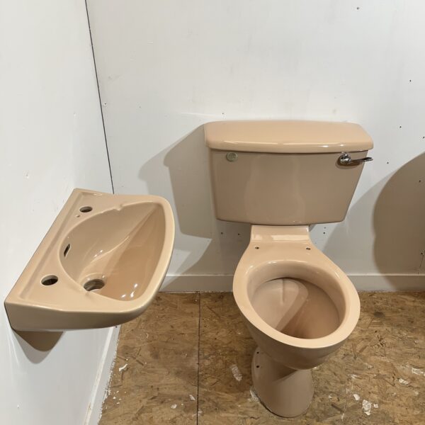 Retro Whisky Toilet and Basin Cloakroom Suite - Image 2